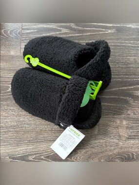 CROCS Black Fuzzy Slip-On Slippers
